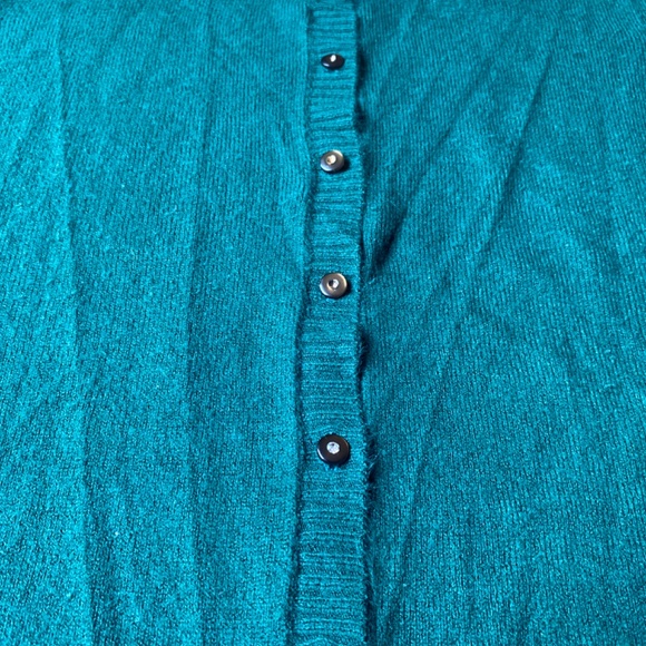 CB Design Emerald Green Button-Front Cardigan, Size M – Ribbed Trim Details - Picture 6 of 6